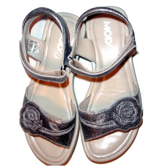 GIRLS MOD8 SILVER METALLIC SANDALS size EU 34 - Picture 2 of 2